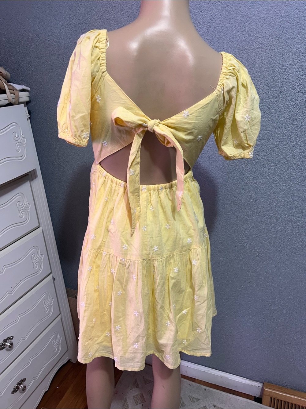 Jessica Simpson tie back dress size small - Picture 2 of 5